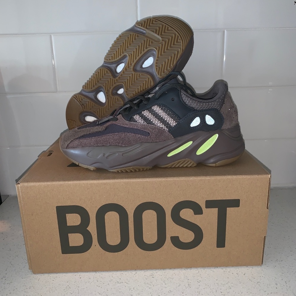 Yeezy Boost Mauve Sz 6 men;Sz 7 women
